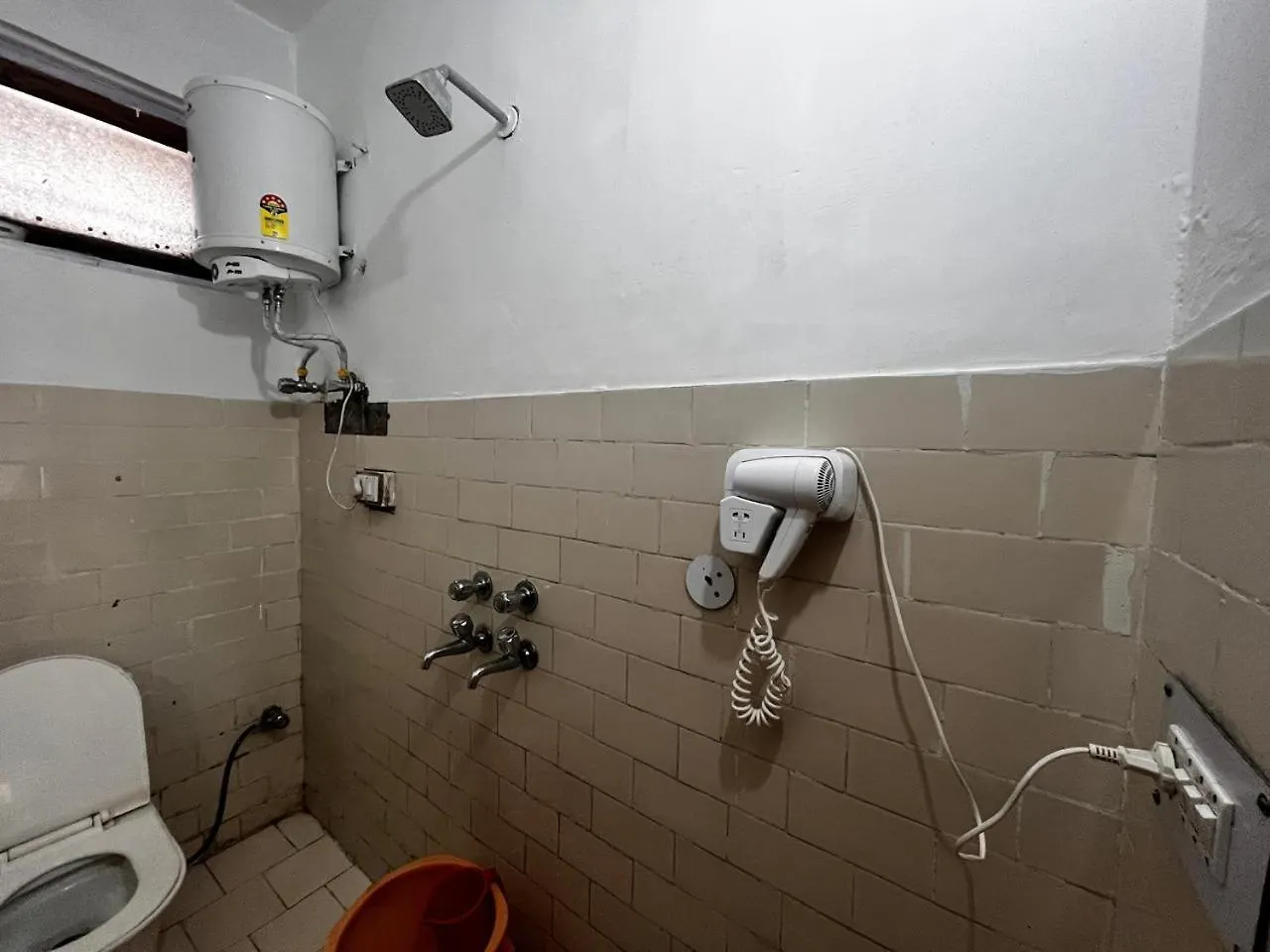 Selfie Roll Guest House مونار 4*,
